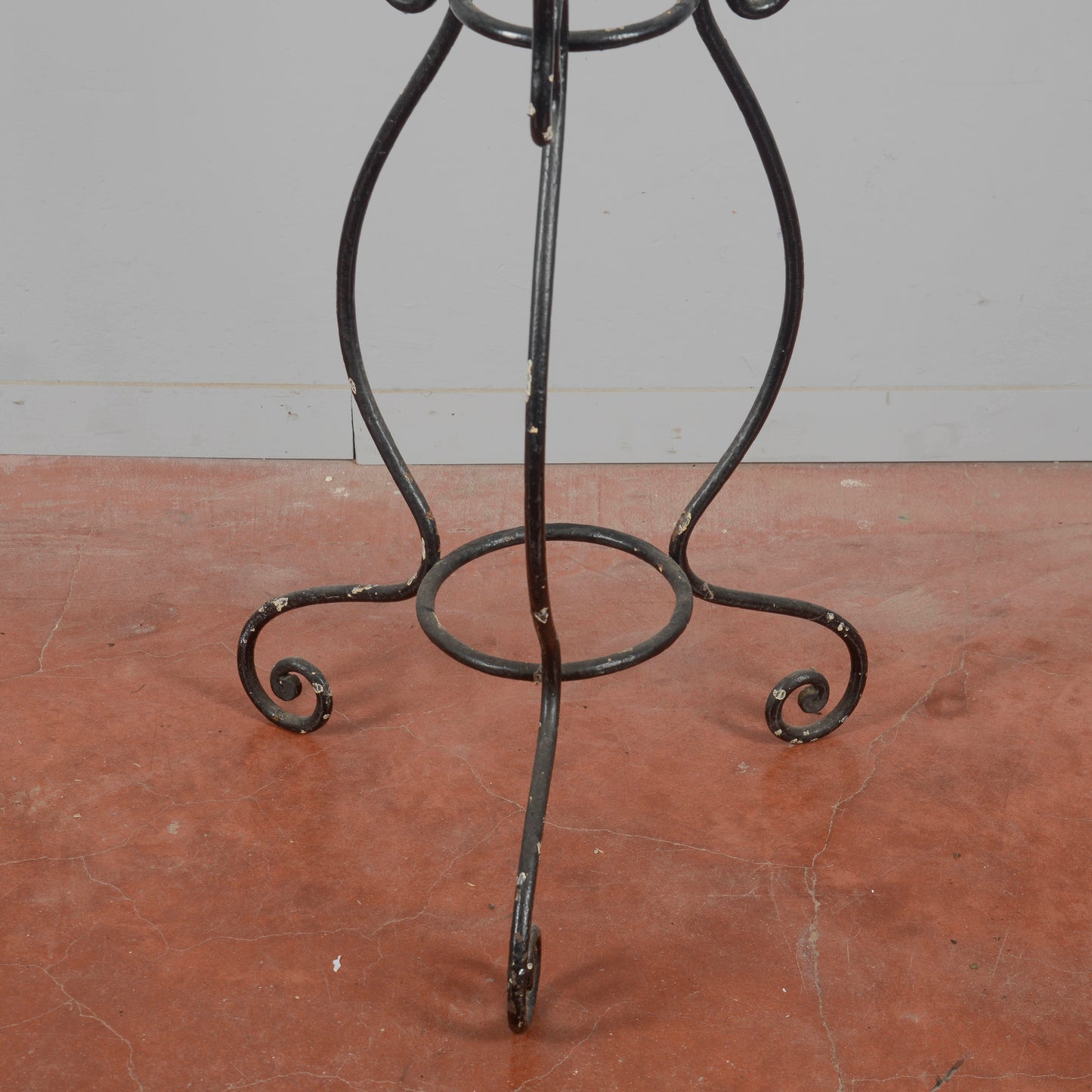 Trespolo lavabo in ferro battuto inizio XX sec