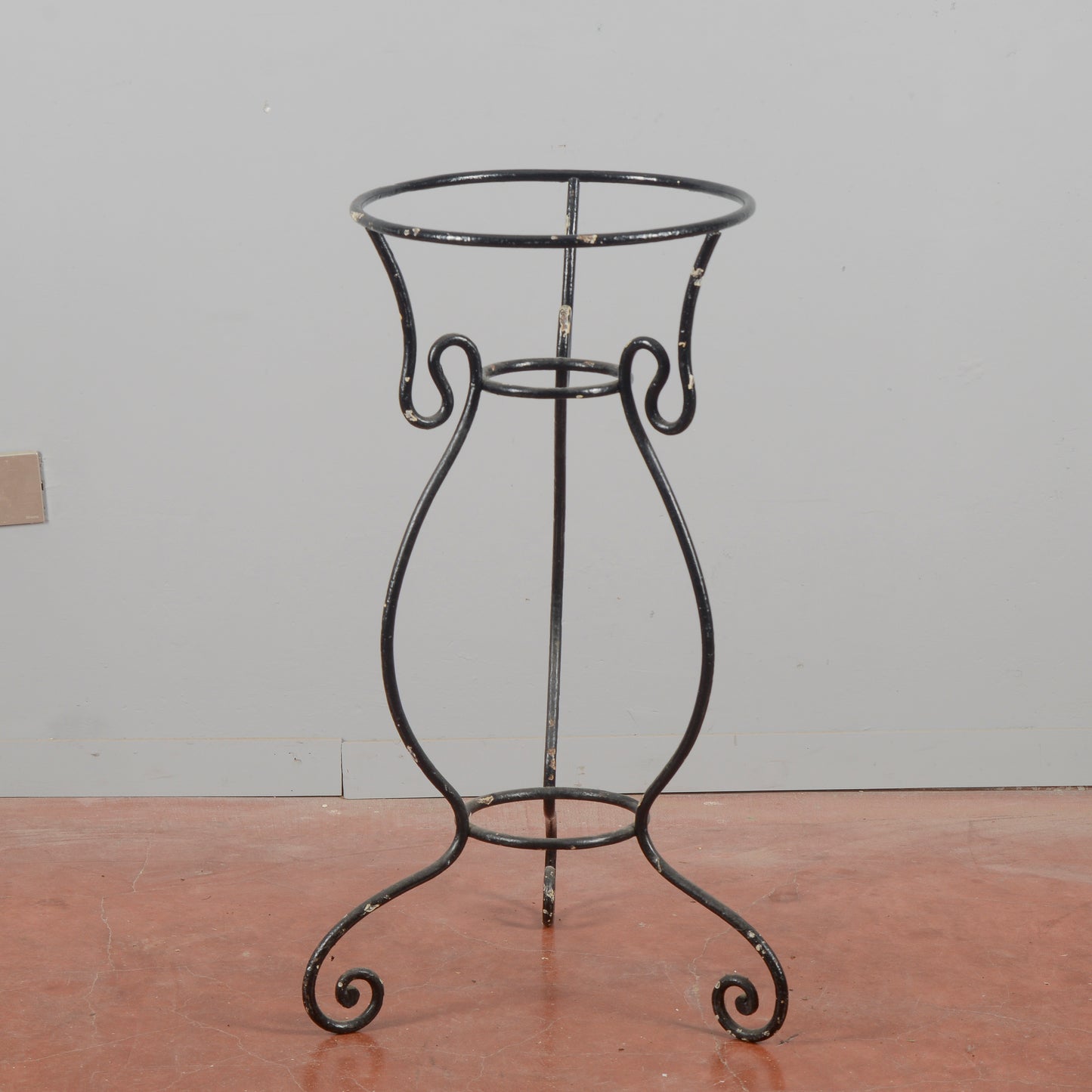 Trespolo lavabo in ferro battuto inizio XX sec