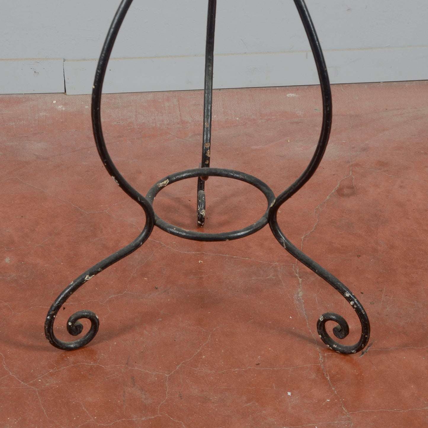 Trespolo lavabo in ferro battuto inizio XX sec