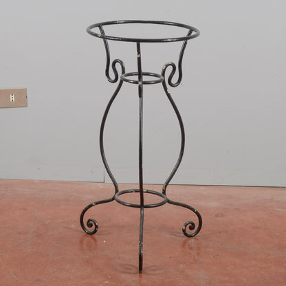 Trespolo lavabo in ferro battuto inizio XX sec