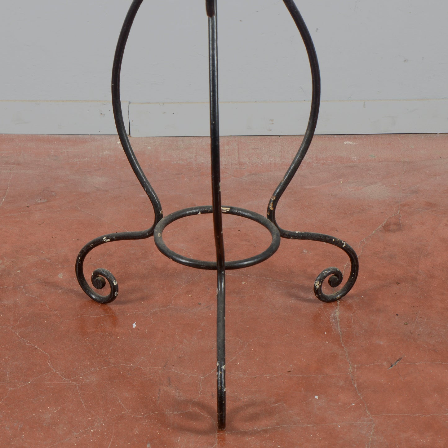 Trespolo lavabo in ferro battuto inizio XX sec