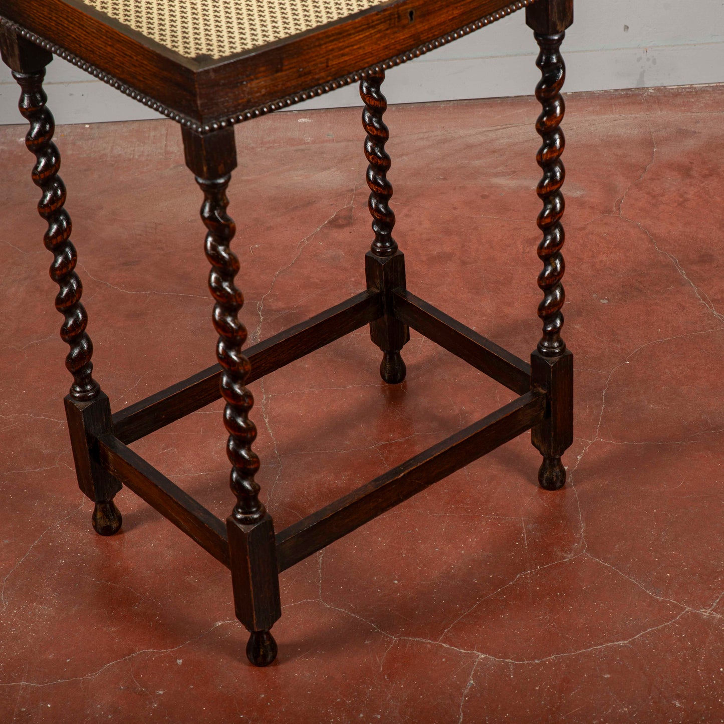 Tavolino apribile piccolo gambe tornite porta gioco porta lavoro XIX secolo