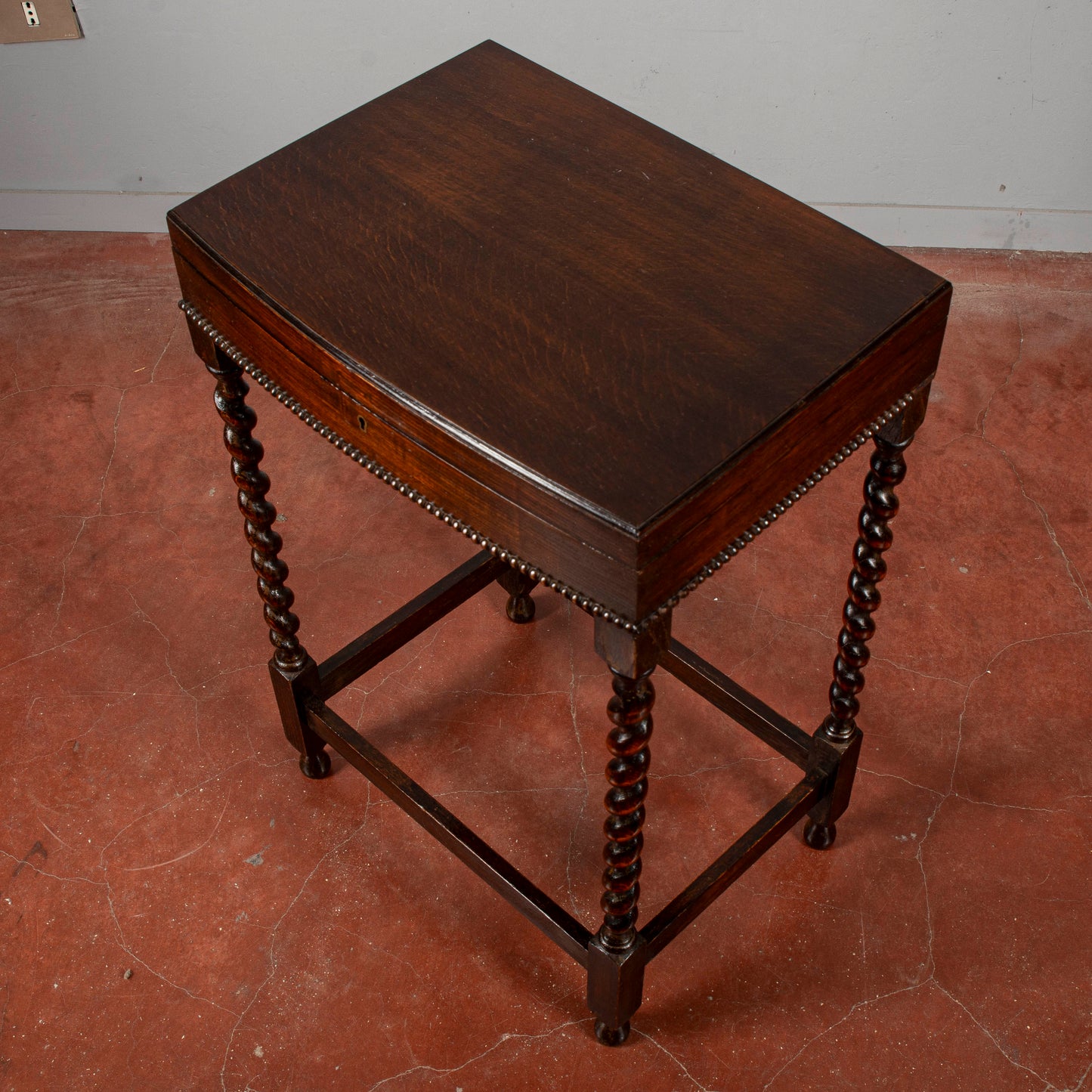 Tavolino apribile piccolo gambe tornite porta gioco porta lavoro XIX secolo