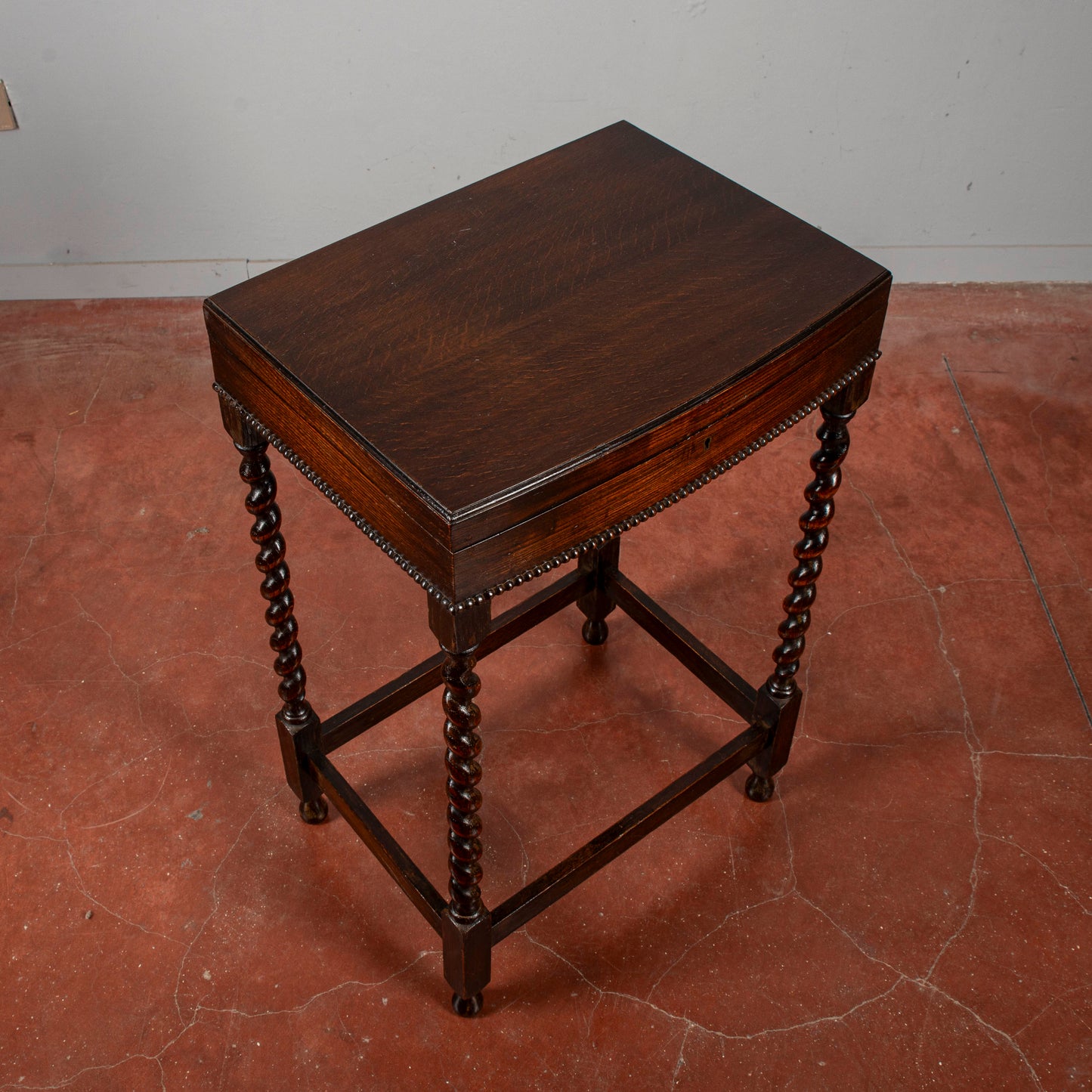 Tavolino apribile piccolo gambe tornite porta gioco porta lavoro XIX secolo