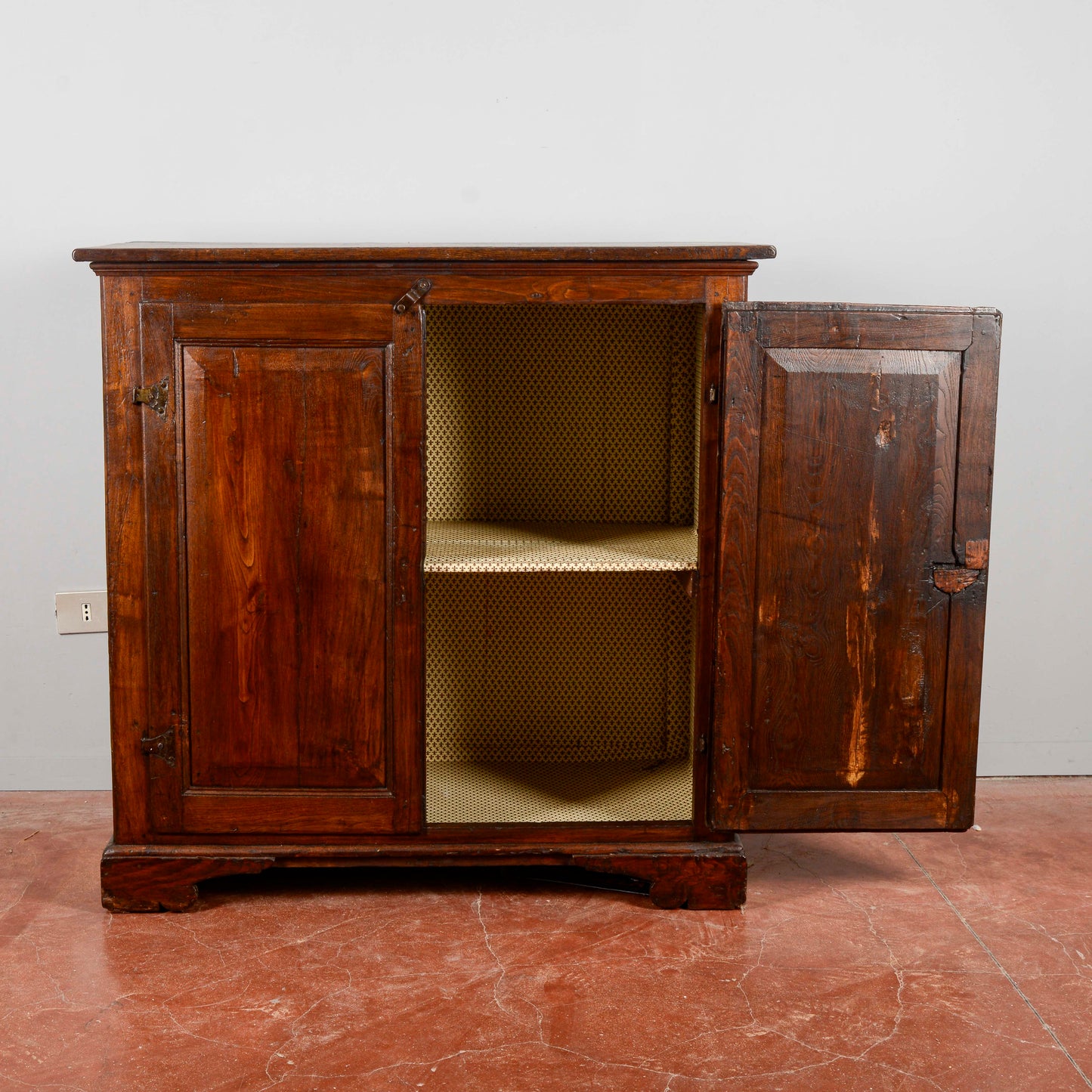 Credenza Restaurata Due Ante Massello