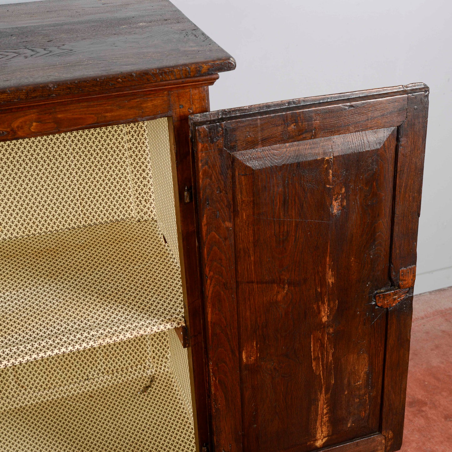 Credenza Restaurata Due Ante Massello
