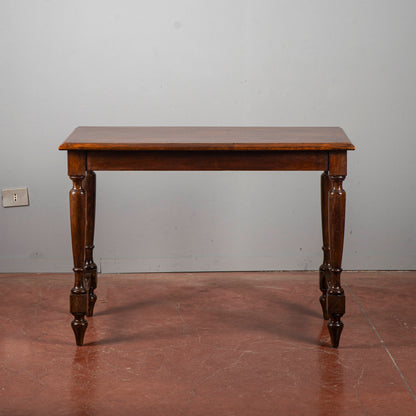 Tavolo Gambe Tornite Con Piano Filettato Al Bordo