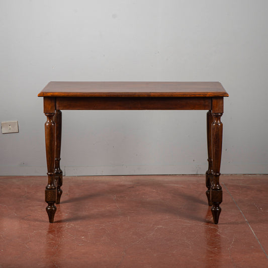 Tavolo Gambe Tornite Con Piano Filettato Al Bordo