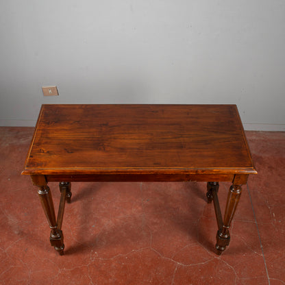 Tavolo Gambe Tornite Con Piano Filettato Al Bordo