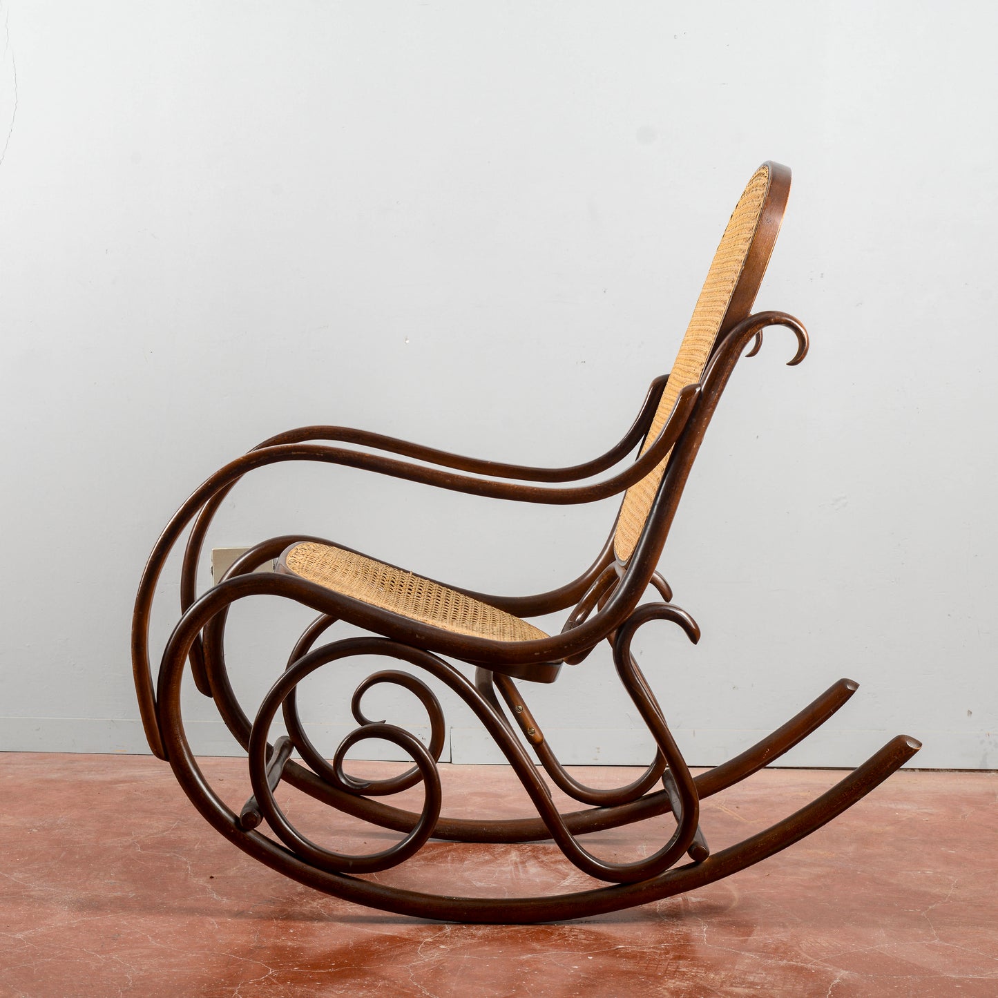 Sedia A Dondolo Stile Thonet