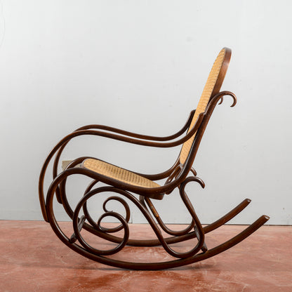 Sedia A Dondolo Stile Thonet