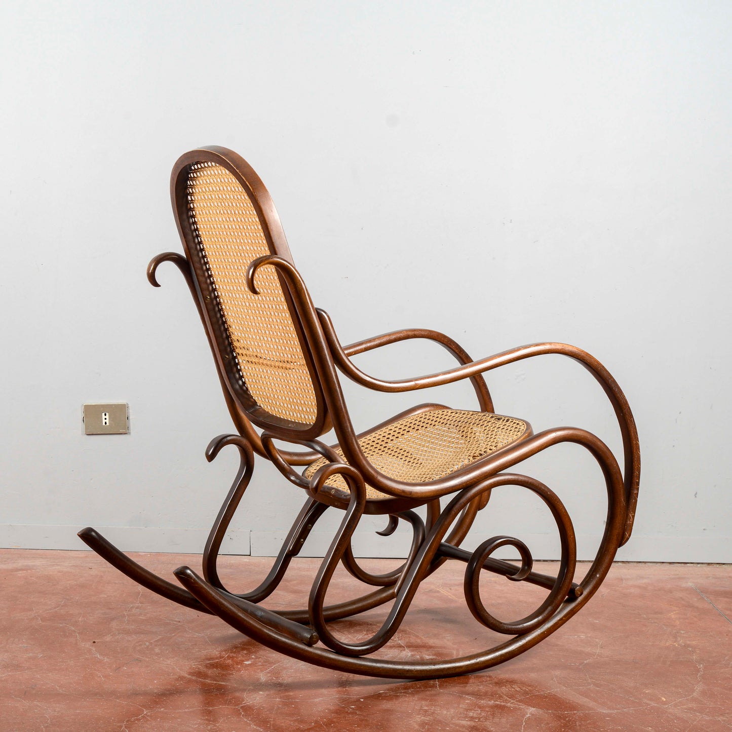 Sedia A Dondolo Stile Thonet