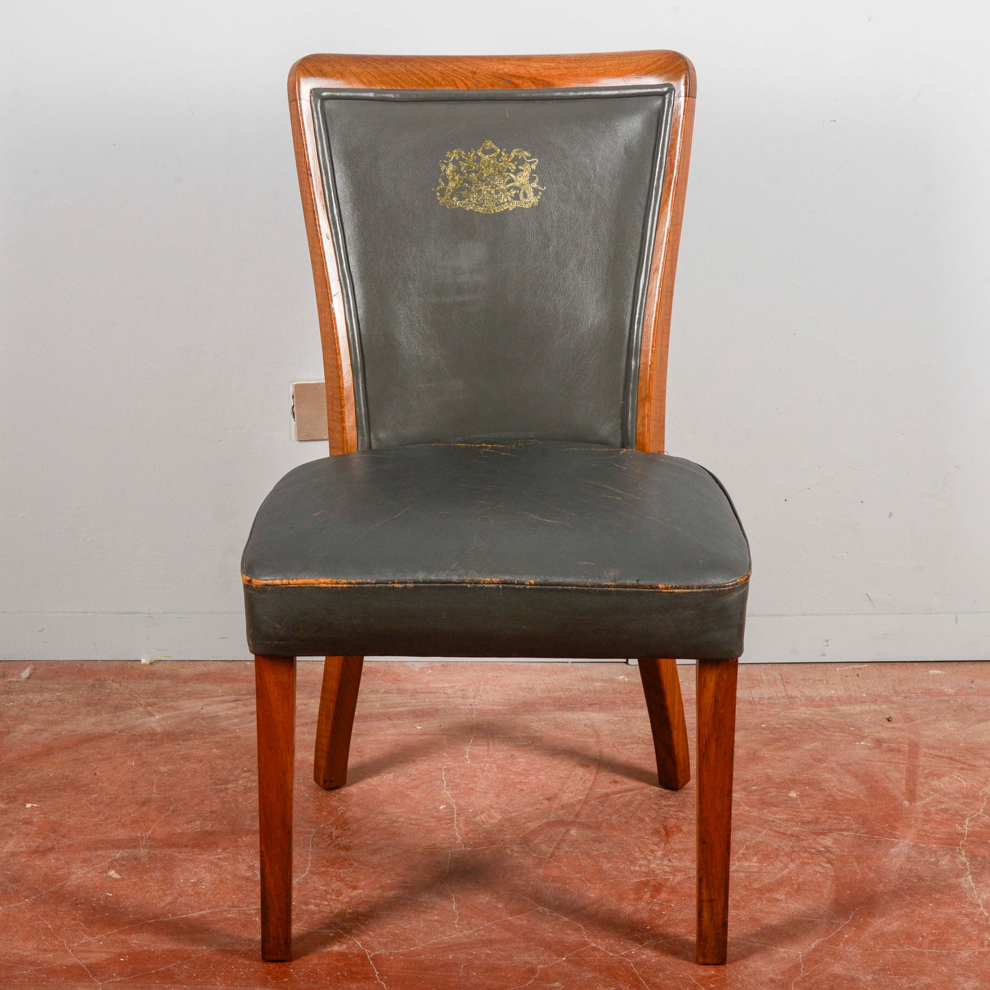 sedia in pelle con logo stampato W.D.F GRUBB primi anni 2000