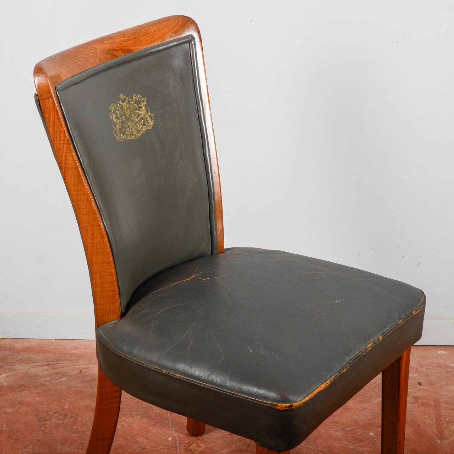 sedia in pelle con logo stampato W.D.F GRUBB primi anni 2000