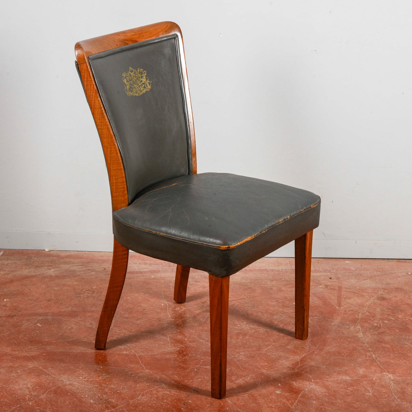 sedia in pelle con logo stampato W.D.F GRUBB primi anni 2000