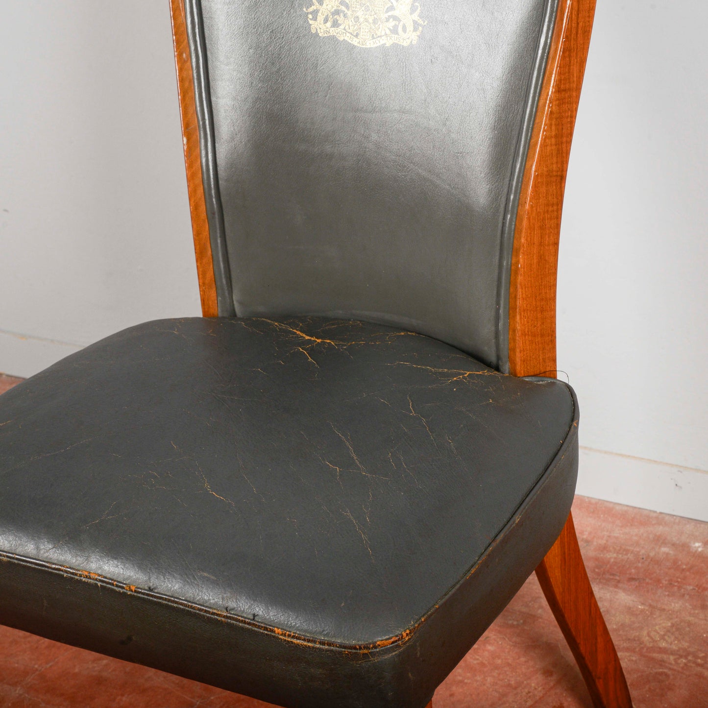 sedia in pelle con logo stampato W.D.F GRUBB primi anni 2000