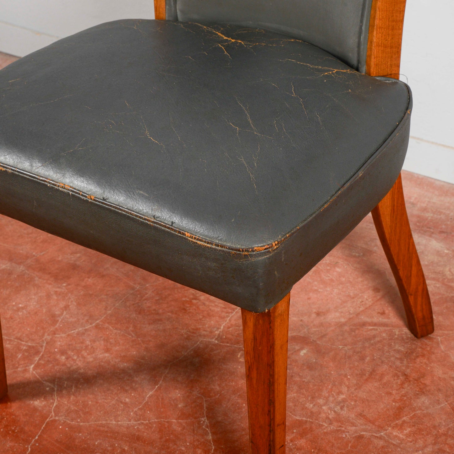 sedia in pelle con logo stampato W.D.F GRUBB primi anni 2000