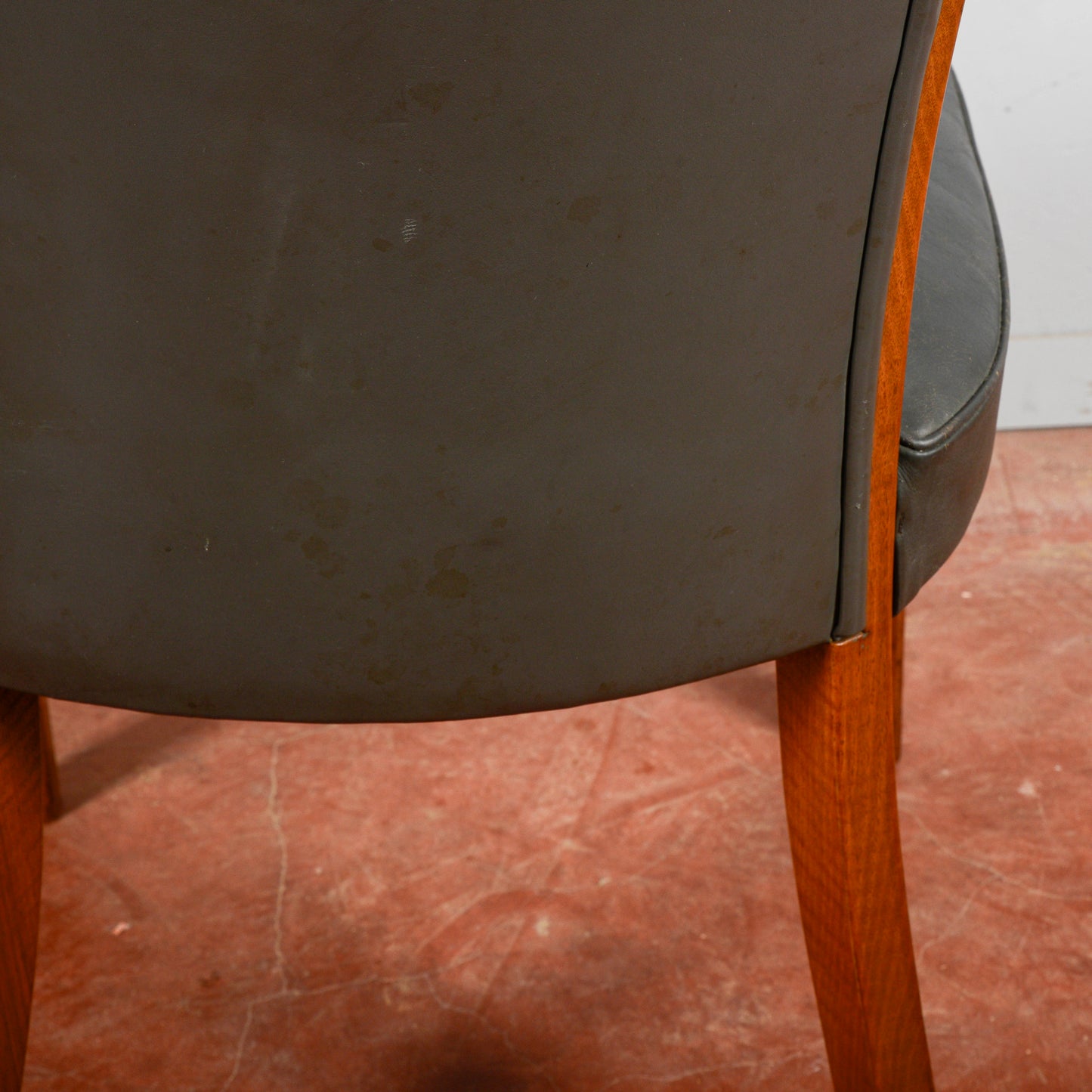 sedia in pelle con logo stampato W.D.F GRUBB primi anni 2000
