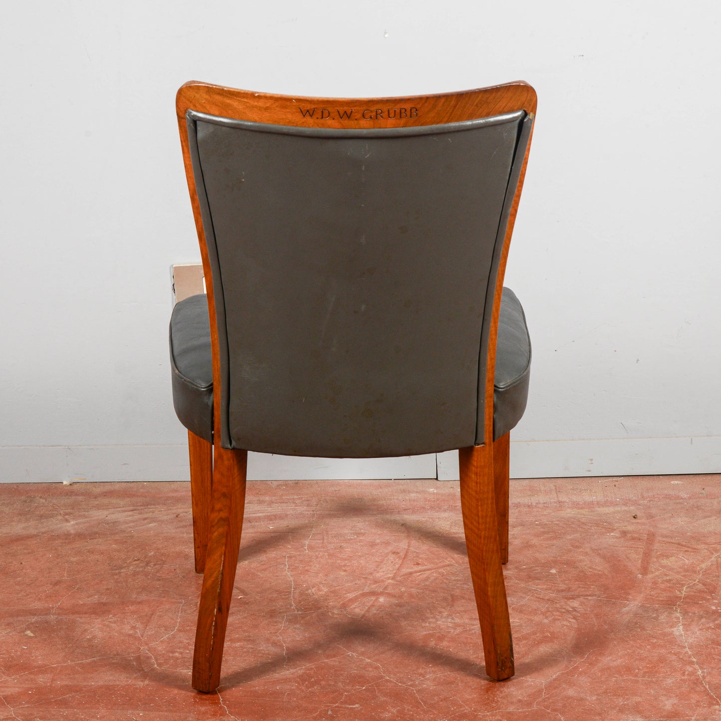 sedia in pelle con logo stampato W.D.F GRUBB primi anni 2000