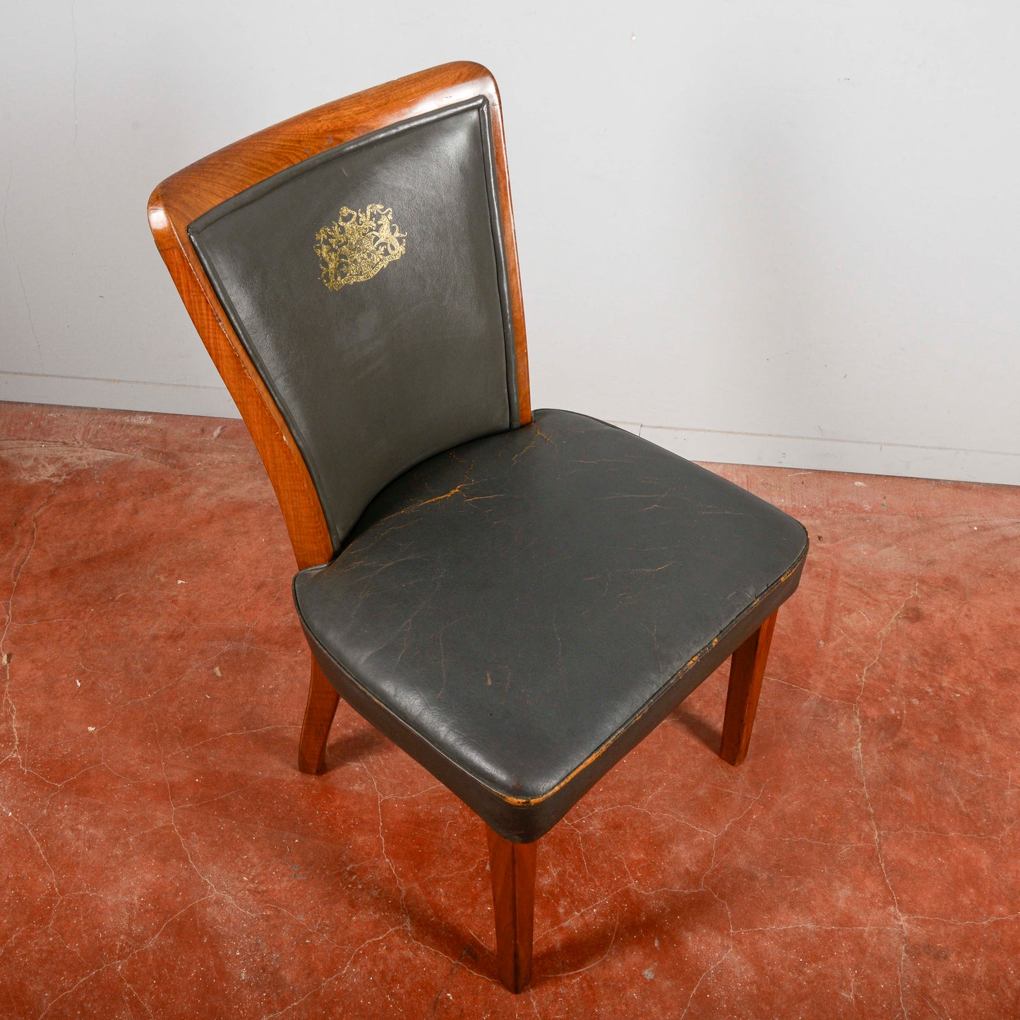 sedia in pelle con logo stampato W.D.F GRUBB primi anni 2000