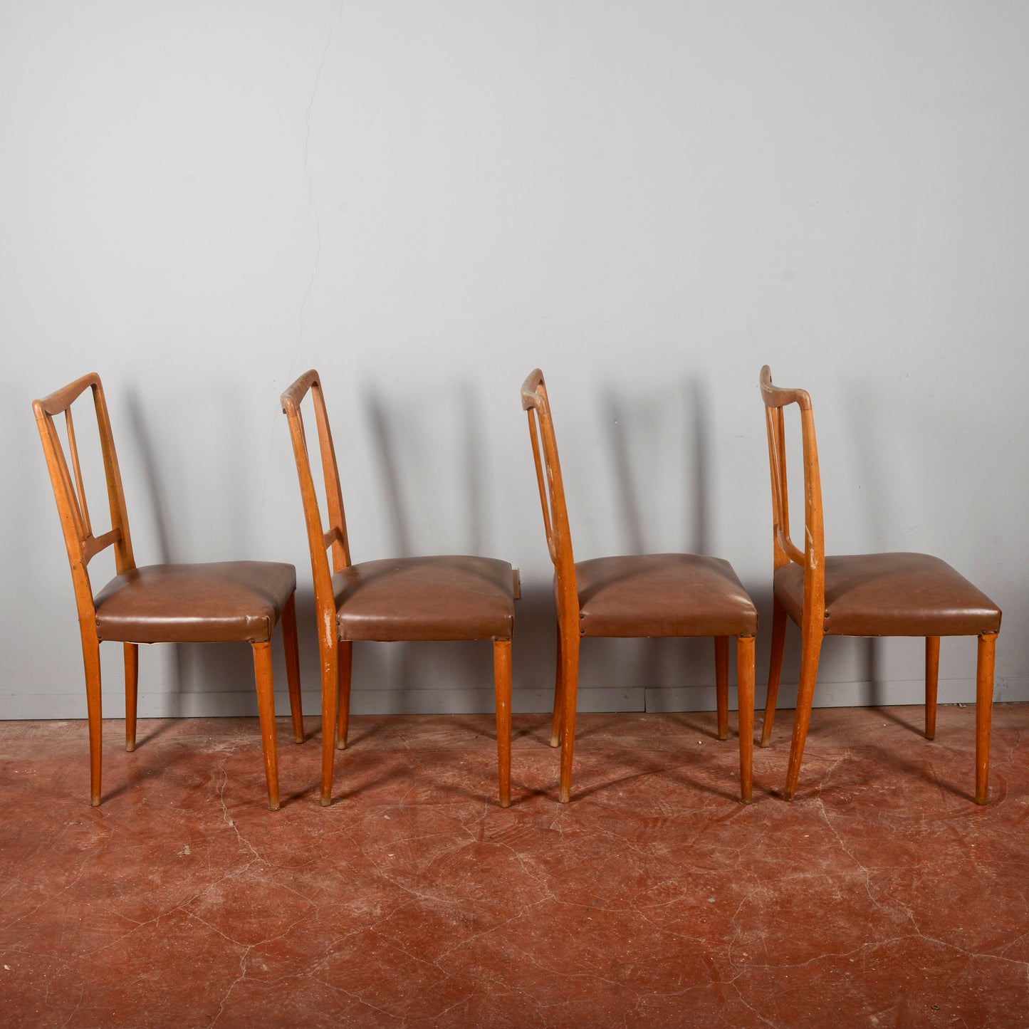 Set 4 Sedie In Vilpelle Da Restaurare