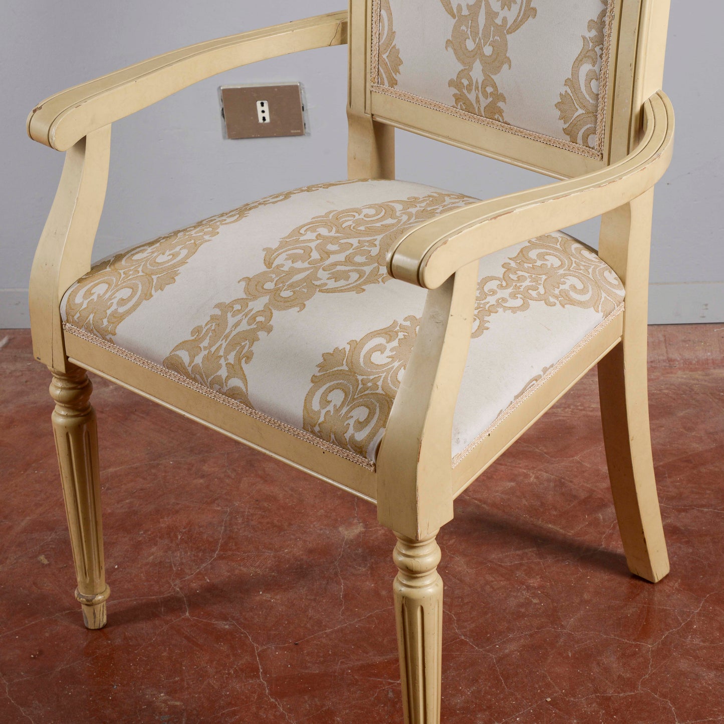 Sedia Poltrona Classica Verniciata Con Tessuto Damascato
