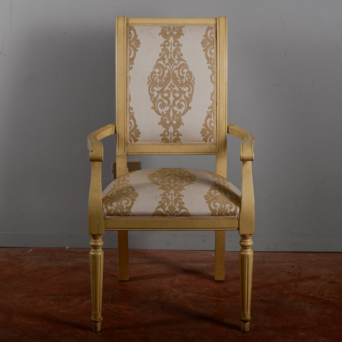 Sedia Poltrona Classica Verniciata Con Tessuto Damascato