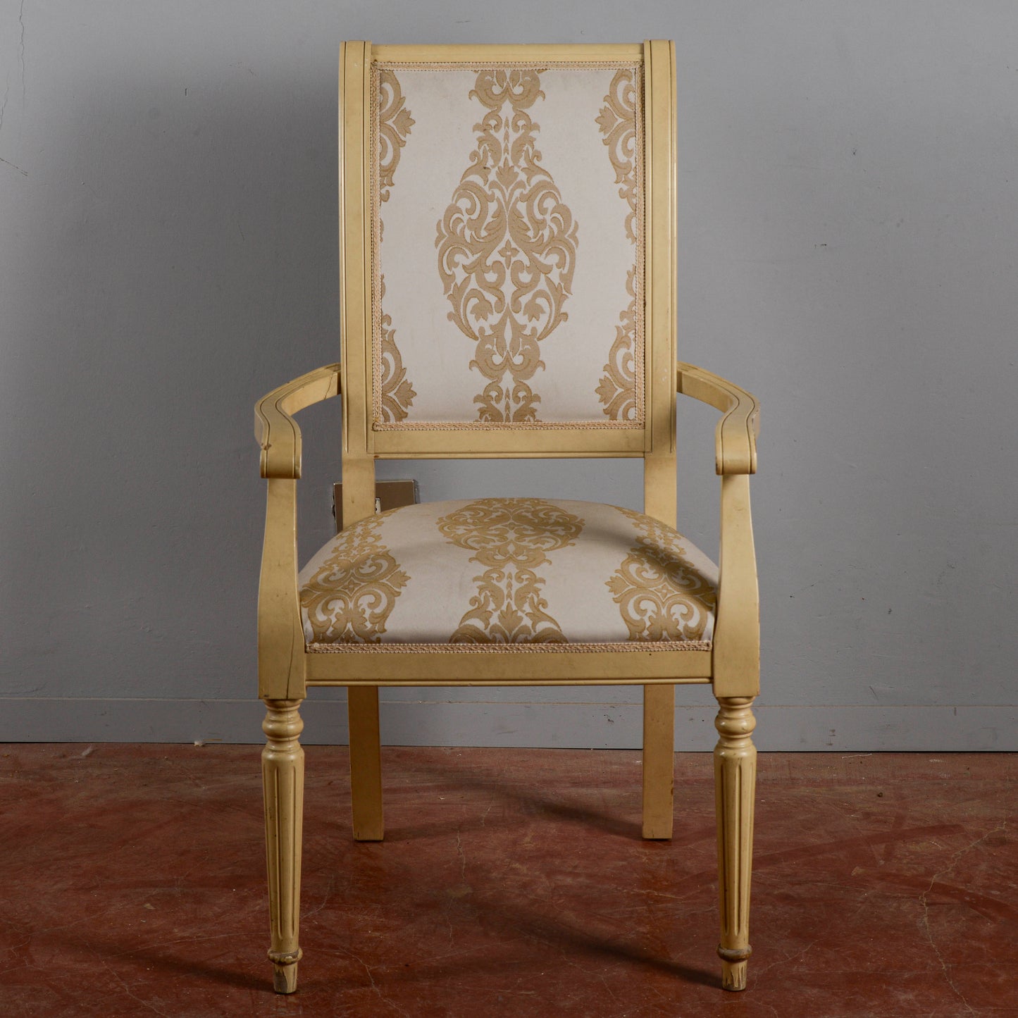 Sedia Poltrona Classica Verniciata Con Tessuto Damascato