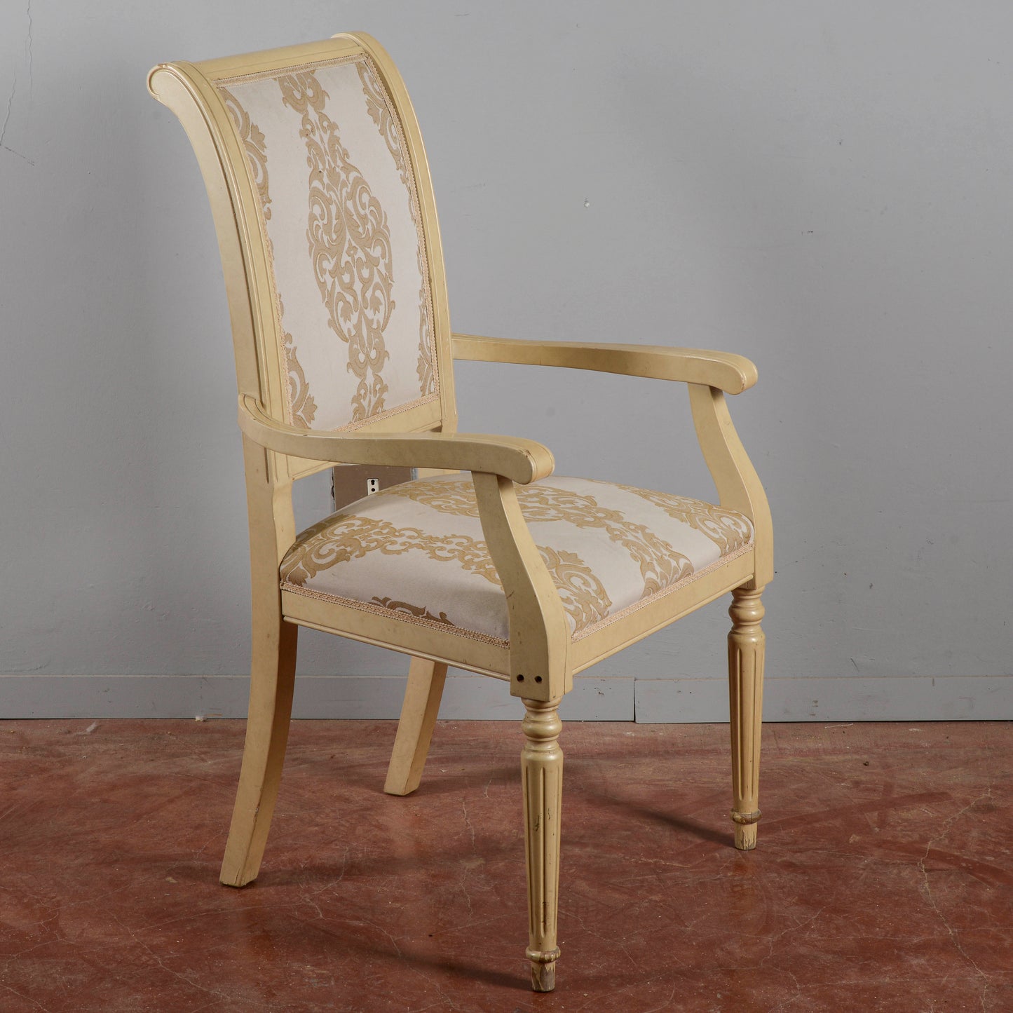 Sedia Poltrona Classica Verniciata Con Tessuto Damascato