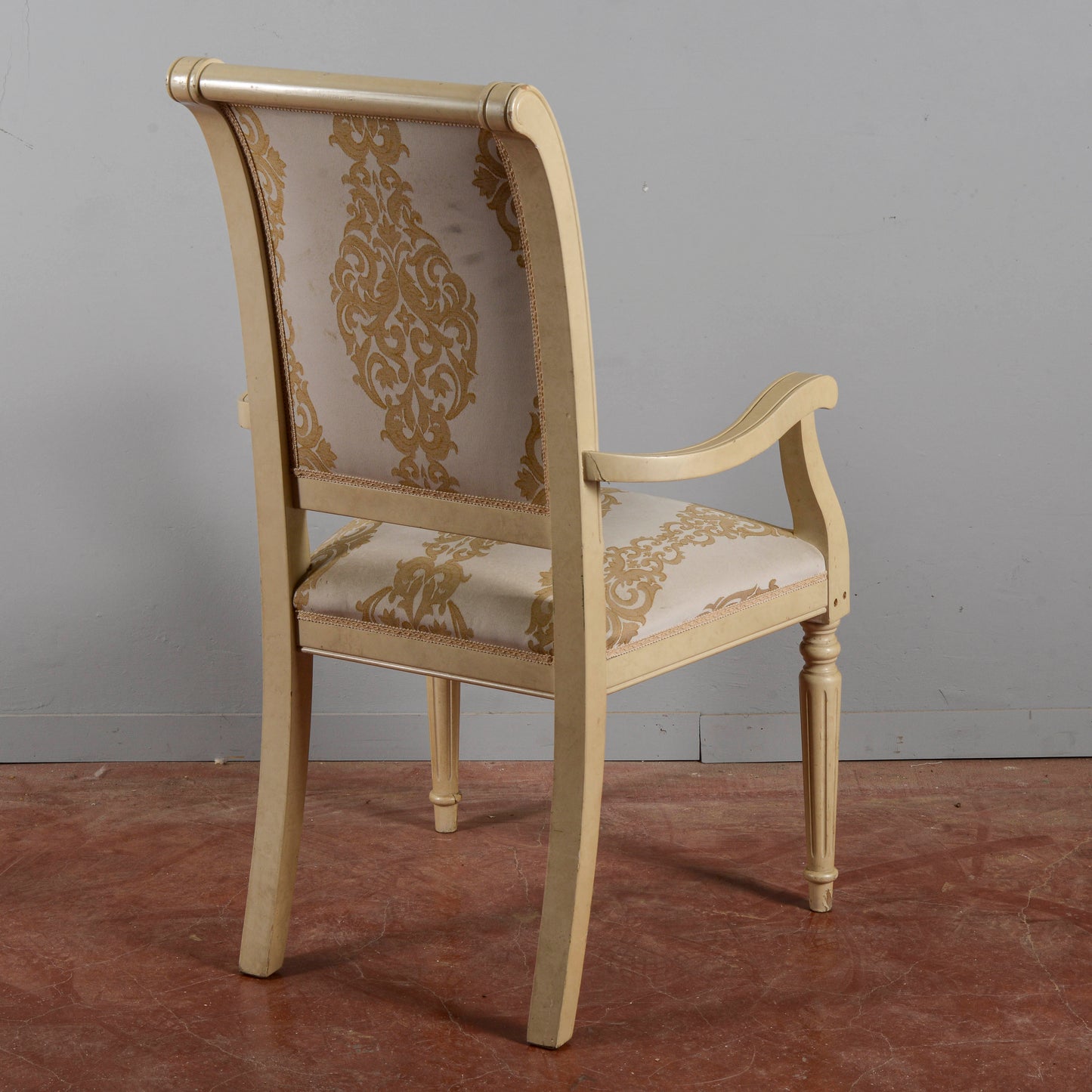 Sedia Poltrona Classica Verniciata Con Tessuto Damascato
