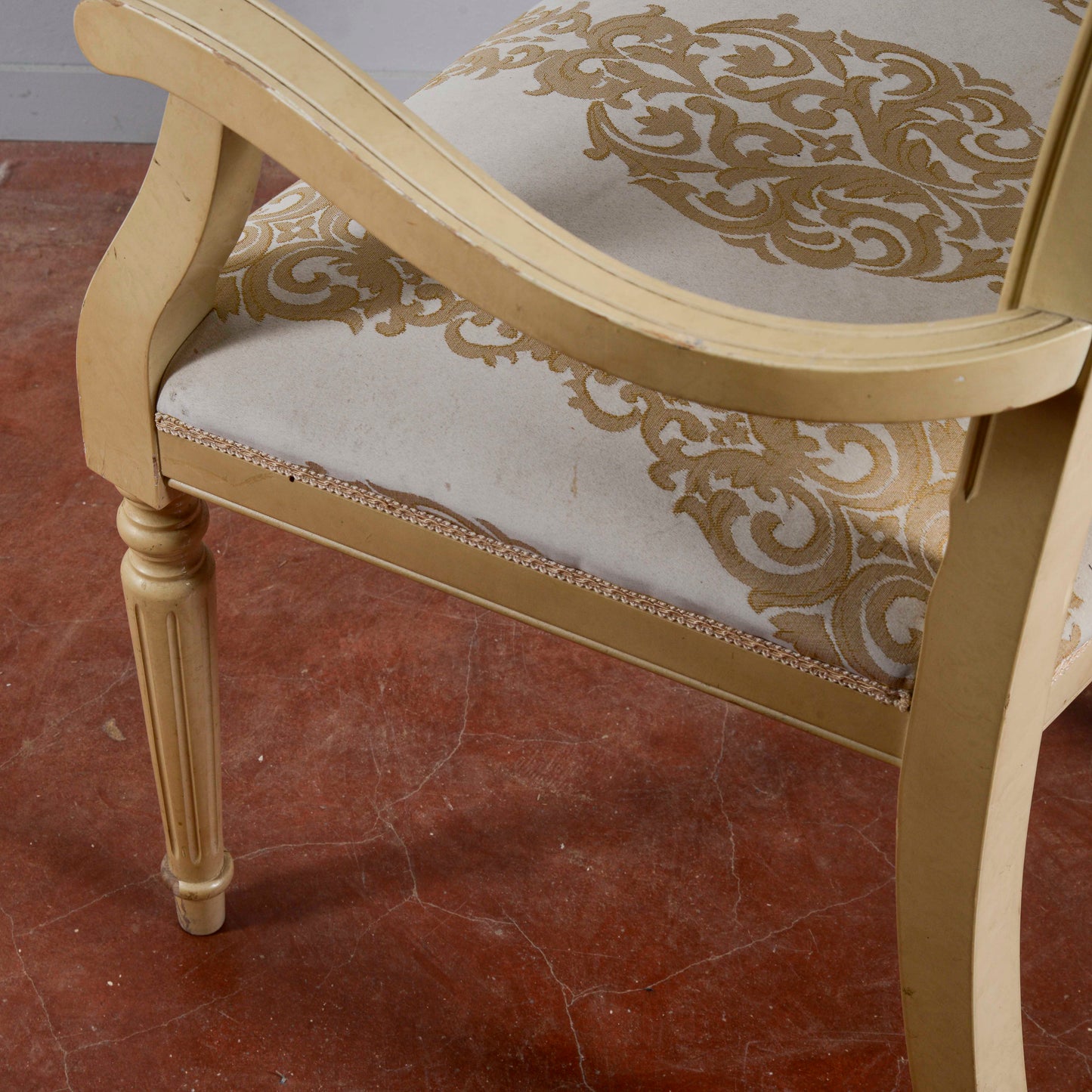 Sedia Poltrona Classica Verniciata Con Tessuto Damascato