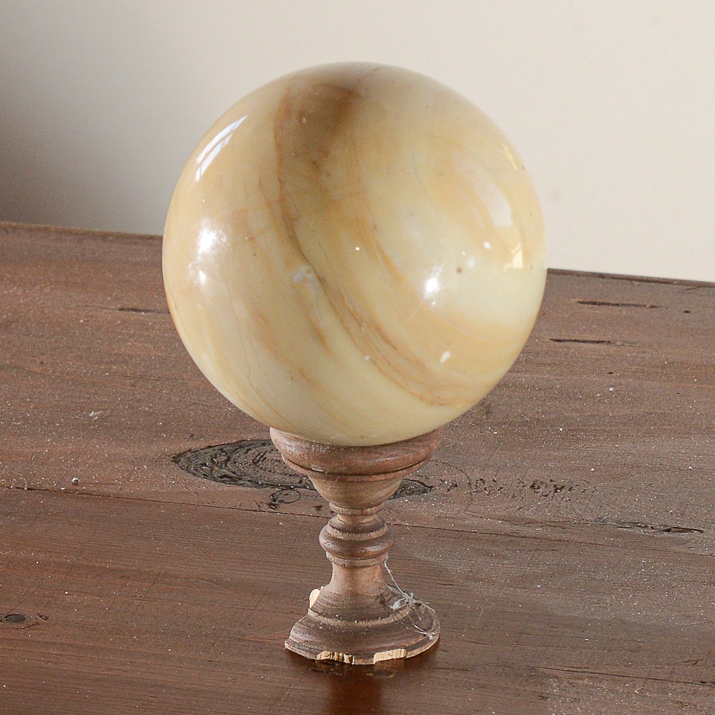 Sfera In Marmo Con Base