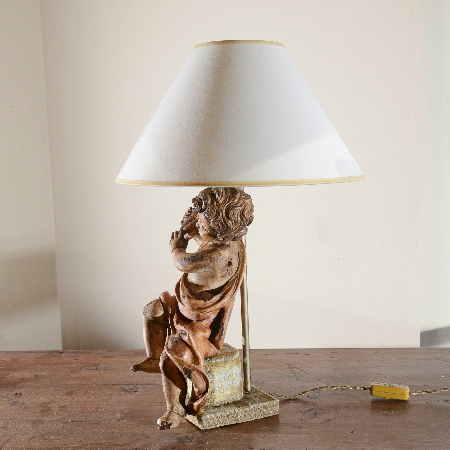 Lampada Putto Angelo In Legno Con Il Corno