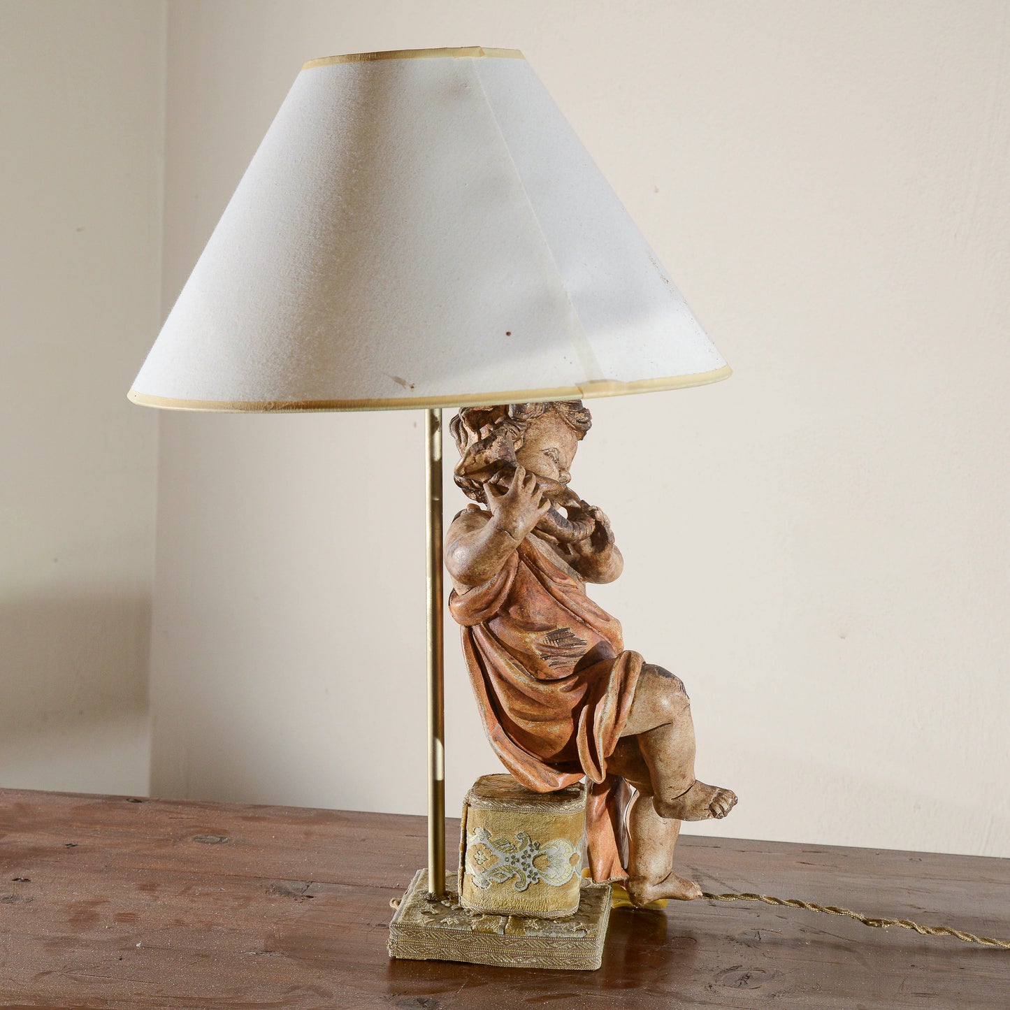 Lampada Putto Angelo In Legno Con Il Corno