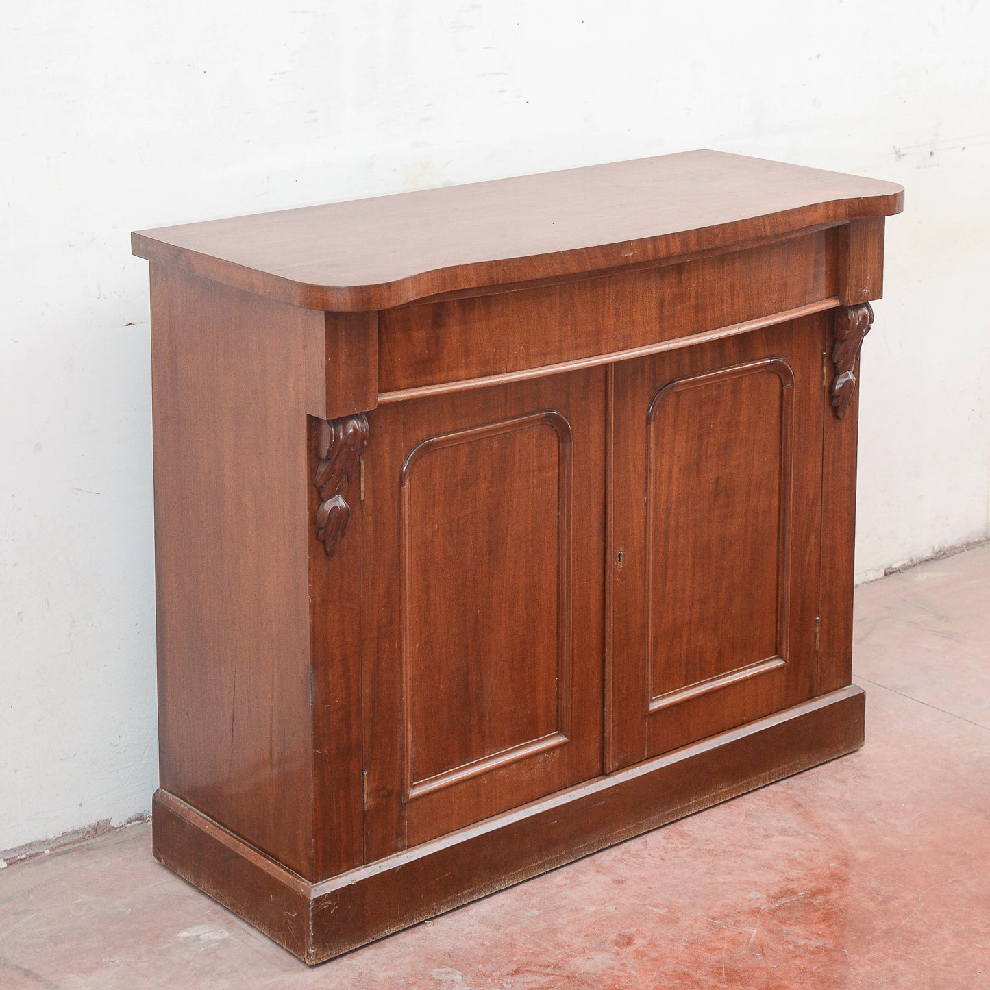 Credenza Ante E Cassetto Con Piano Mosso