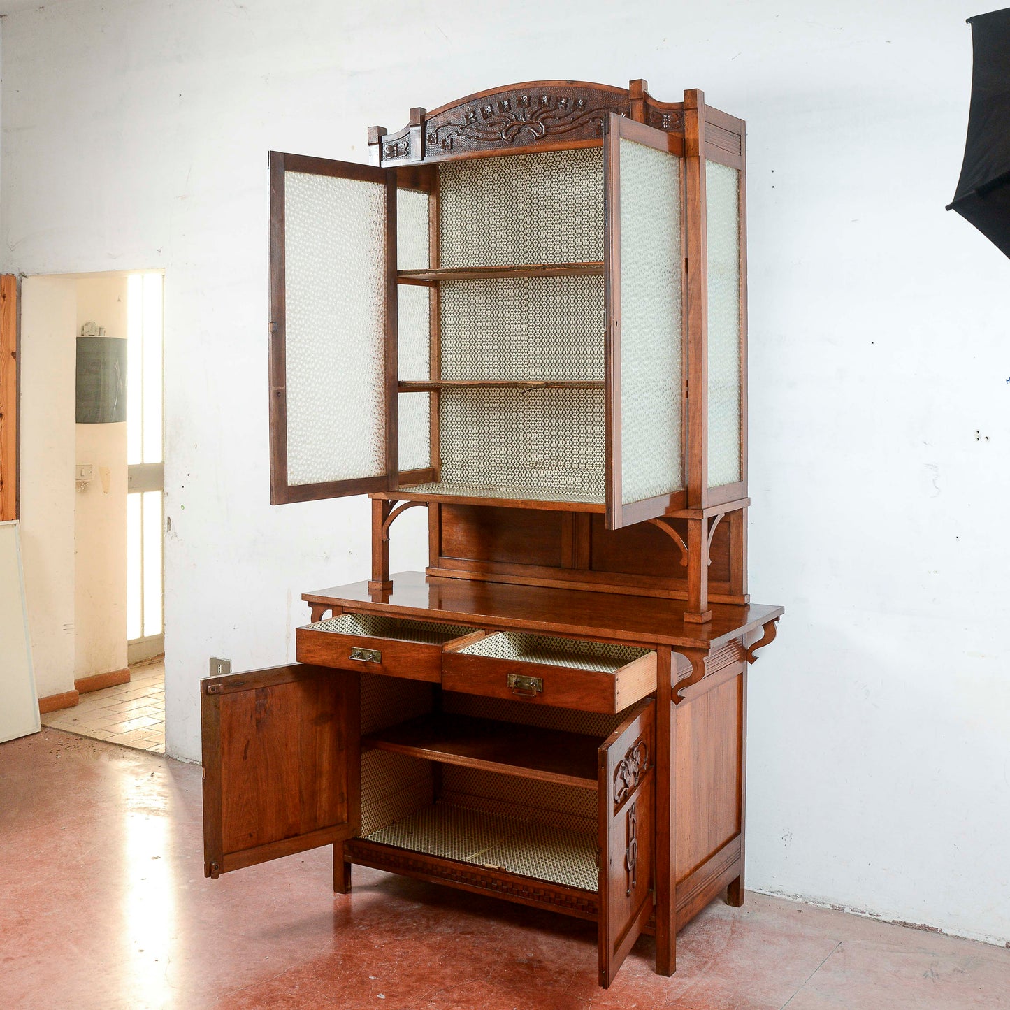 Credenza Due Corpi Vetrina Piattaia