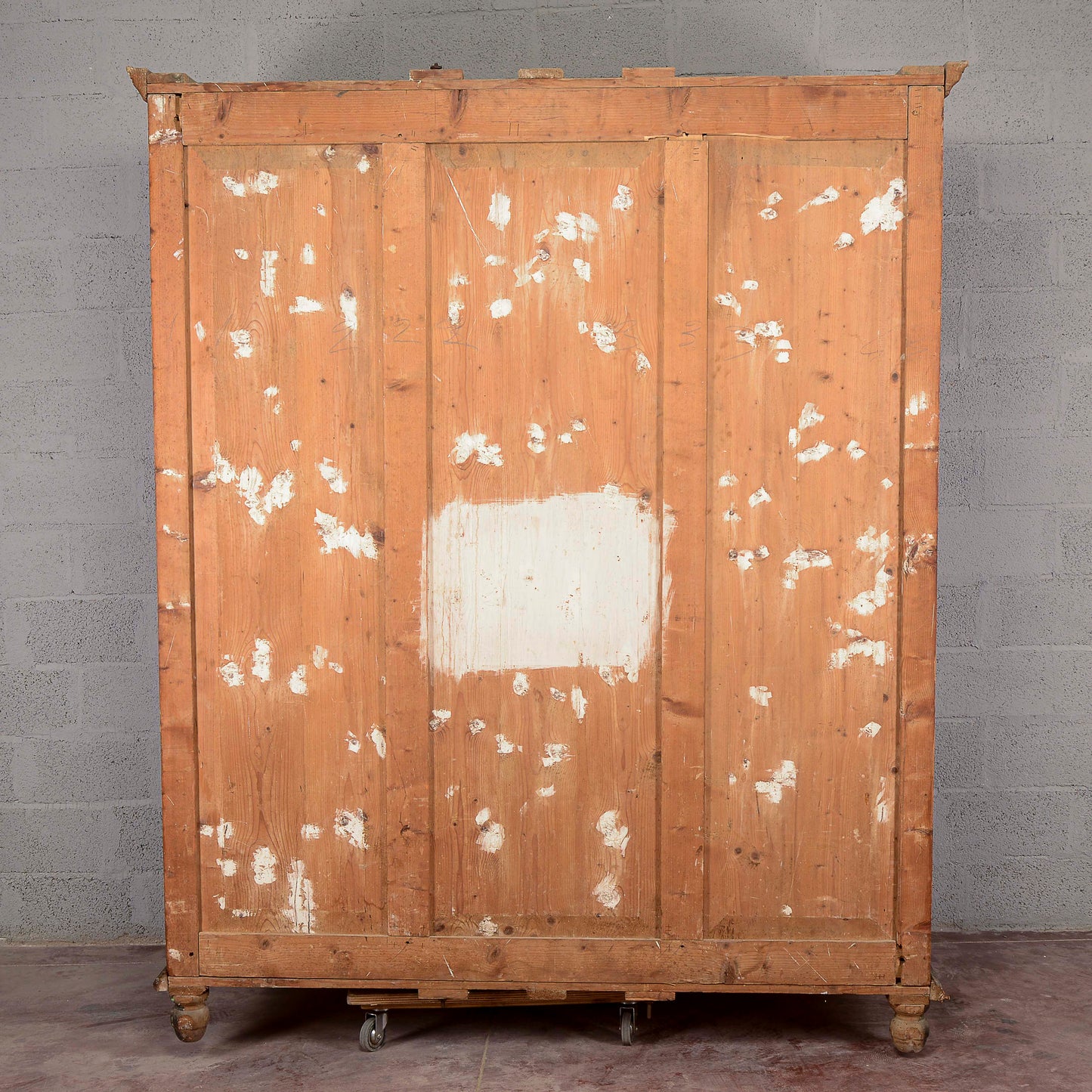 Armadio credenza stipo dipinto marrone e cornici nere Italia XIX secolo