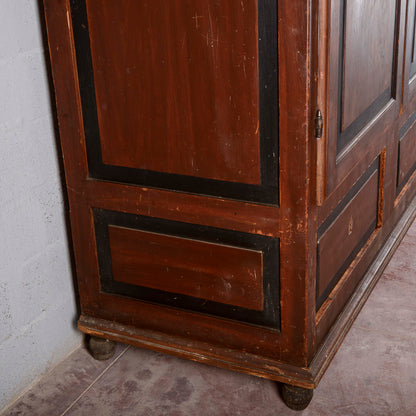 Armadio credenza stipo dipinto marrone e cornici nere Italia XIX secolo