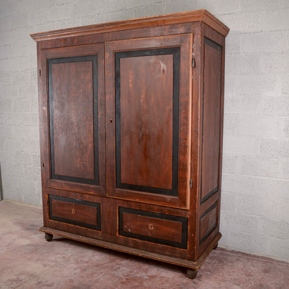 Armadio credenza stipo dipinto marrone e cornici nere Italia XIX secolo