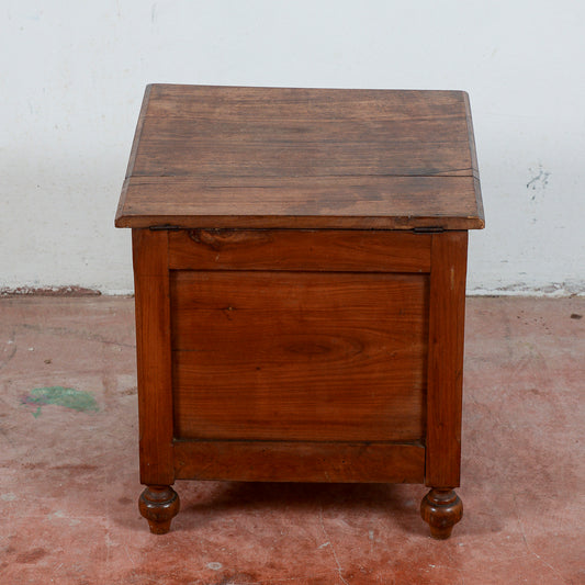 Sgabello tavolino comoda contenitore bagno antico