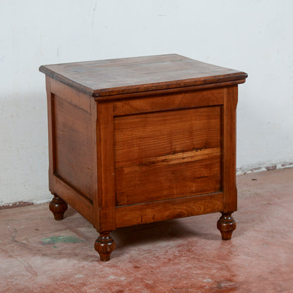 Sgabello tavolino comoda contenitore bagno antico