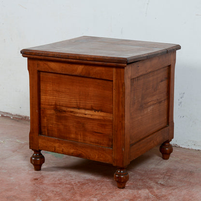 Sgabello tavolino comoda contenitore bagno antico