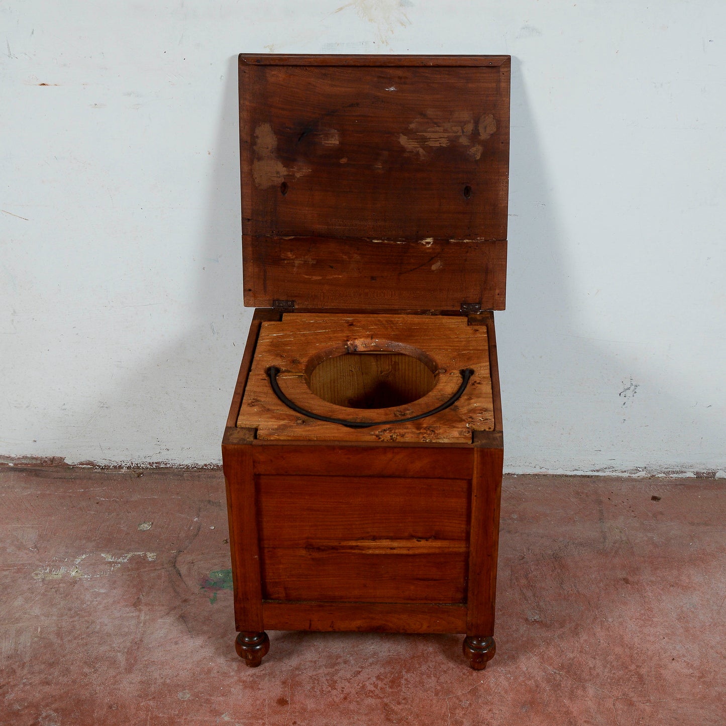 Sgabello tavolino comoda contenitore bagno antico