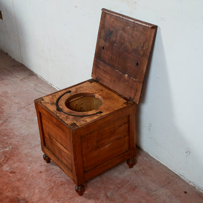 Sgabello tavolino comoda contenitore bagno antico