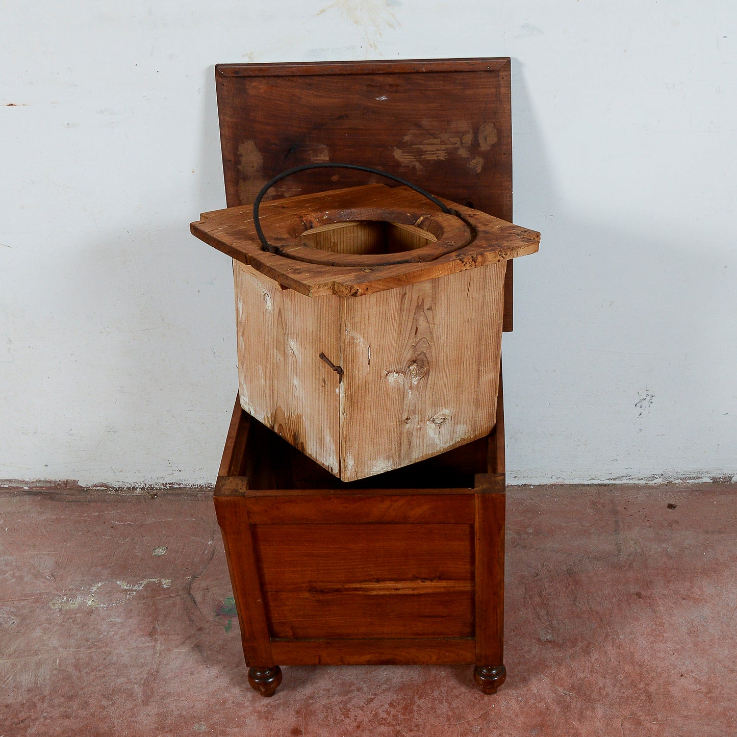 Sgabello tavolino comoda contenitore bagno antico
