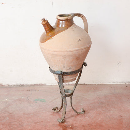 Anfora in terracotta con base