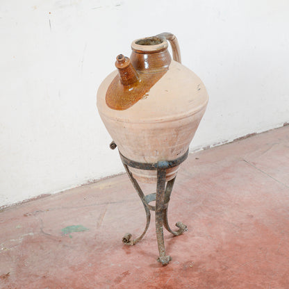 Anfora in terracotta con base