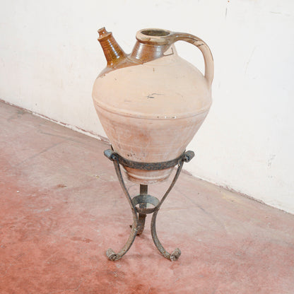 Anfora in terracotta con base