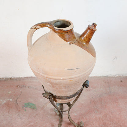 Anfora in terracotta con base