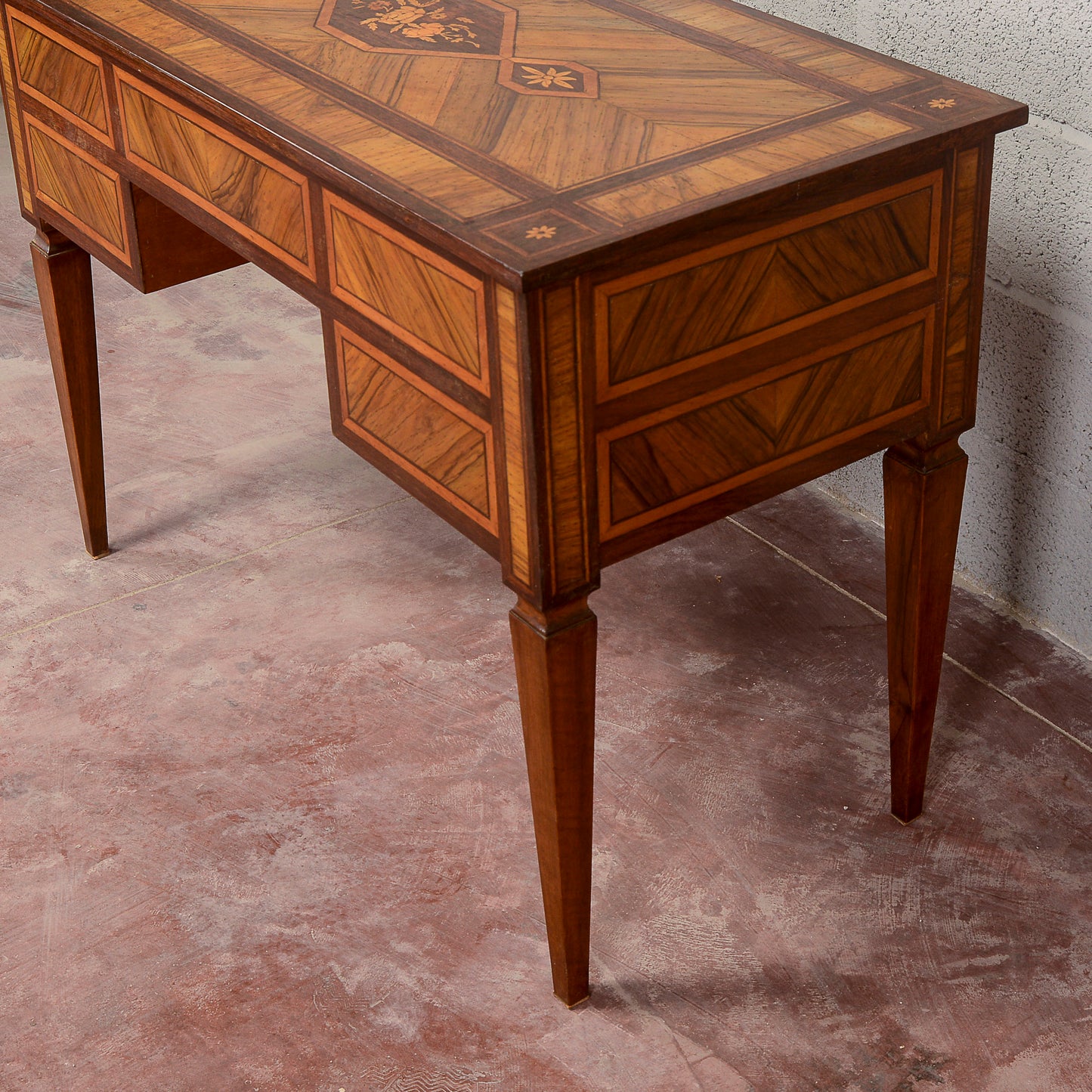 Scrivania cassetti intarsi epoca stile 700